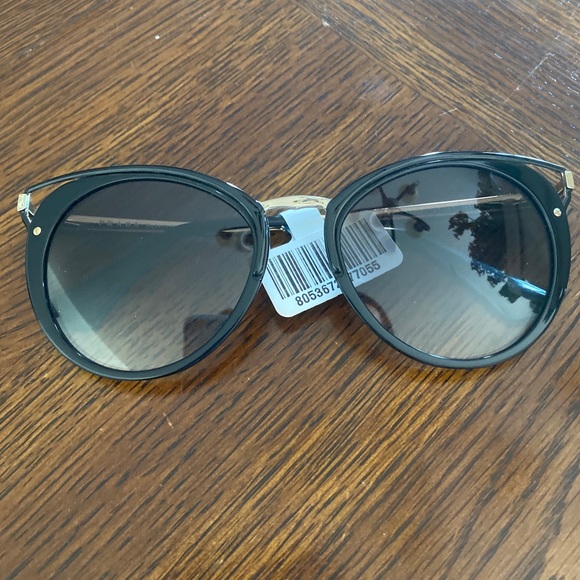 Authentic Prada Catwalk Sunglasses - Picture 4 of 9